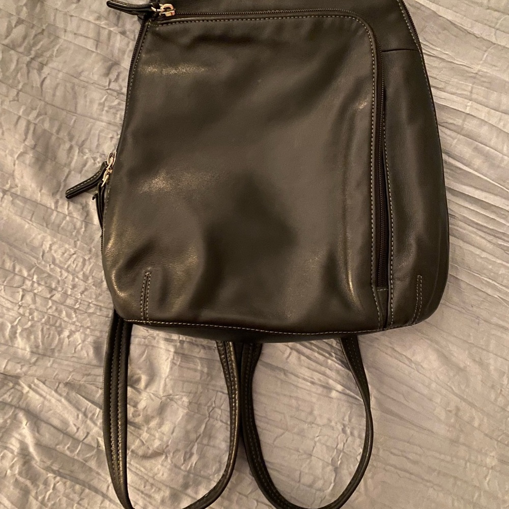 Vintage 90’s Elegant Black Genuine Leather Women's Backpack